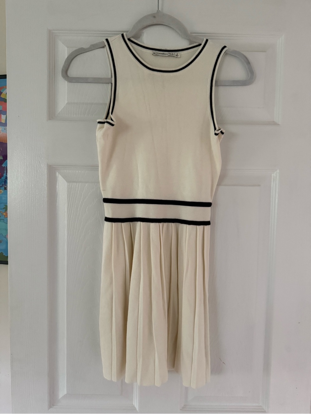 Abercrombie & Fitch pleated knit dress